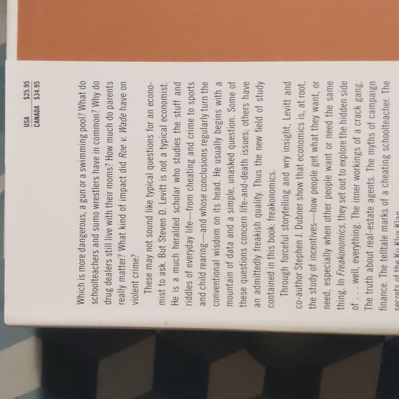 Freakonomics, A Rogue Economist Explores The Hidden Side of Everything, - Picture 2 of 4